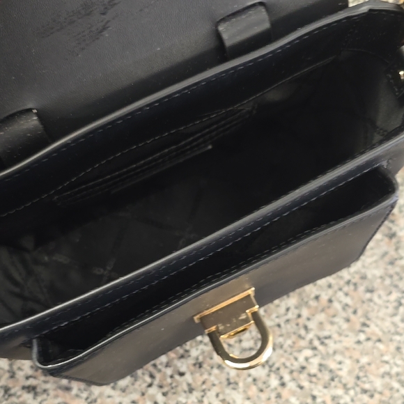 Michael Kors Manhatten Black Crossbody Bag - Picture 6 of 7